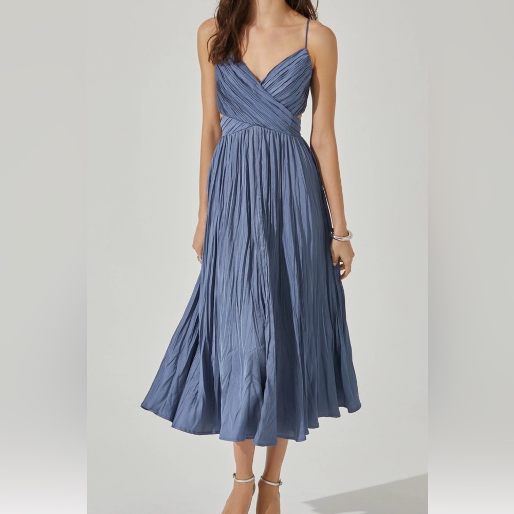 Capitola Pleated Midi Dress in Slate Blue (Size L)